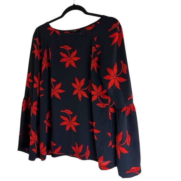 Banana Republic floral bell sleeve blouse in navy and red Medium - Picture 3 of 11